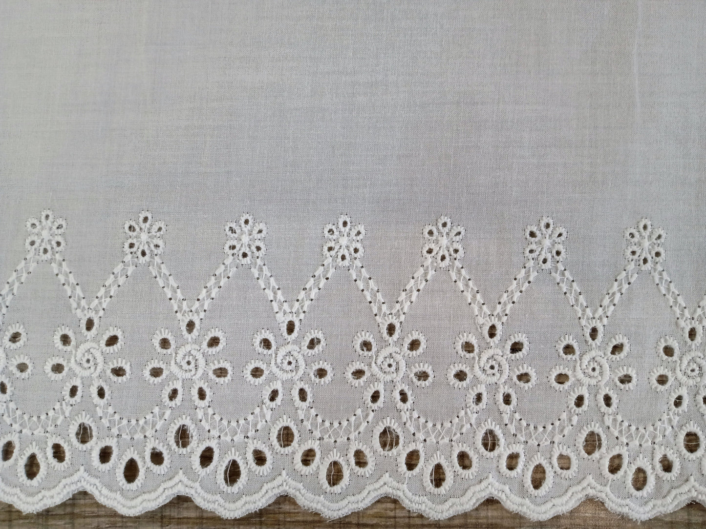 Cotton Eyelet 5" (14cm) - blanc cassé - Licence To Quilt