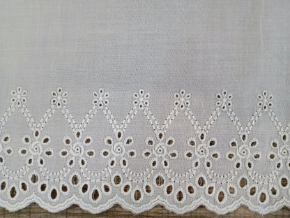 Cotton Eyelet 5" (14cm) - blanc cassé - Licence To Quilt